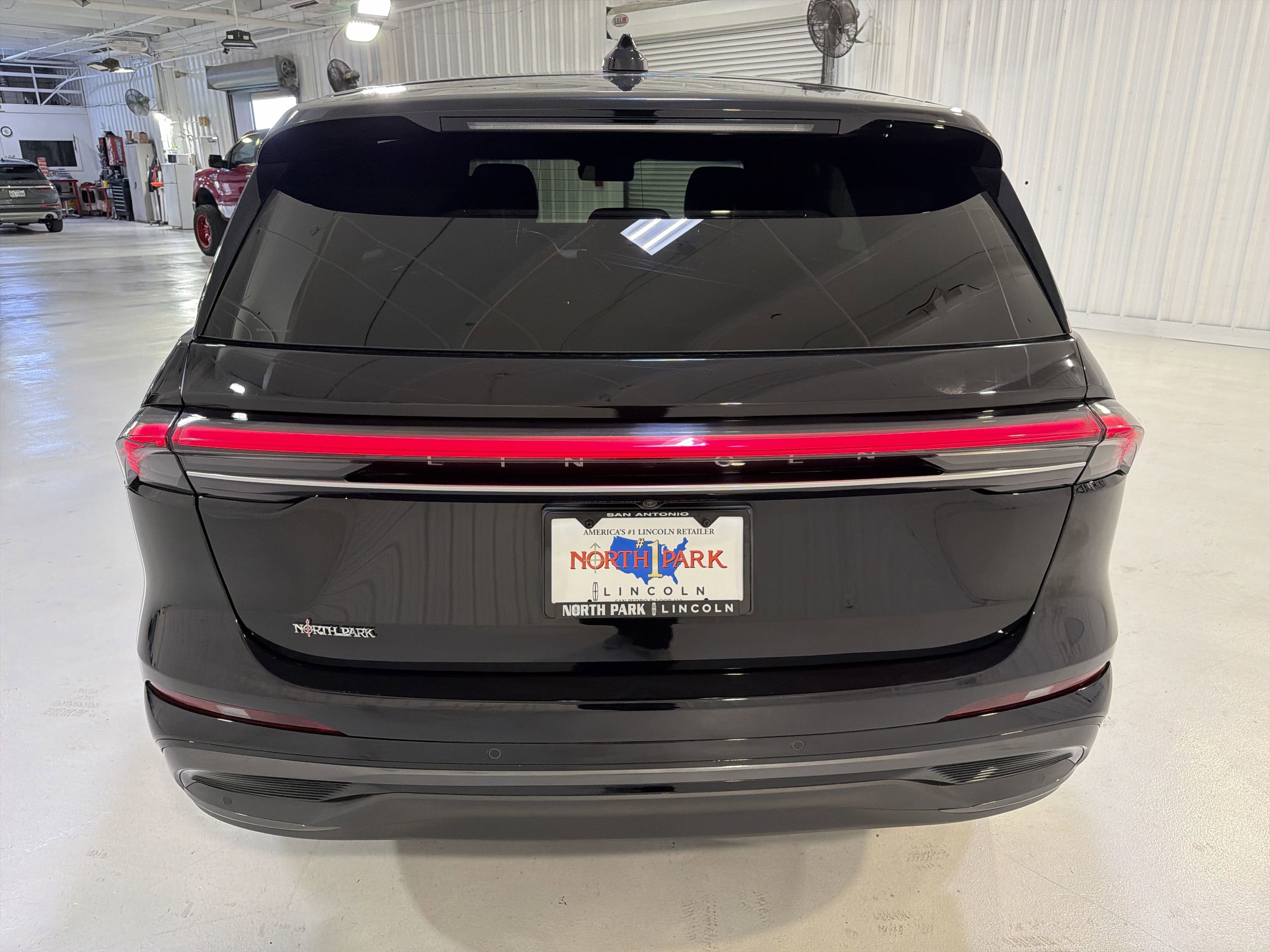 Used 2024 Lincoln Nautilus Premier w/ Jet Appearance Package AWD/4WD image 26