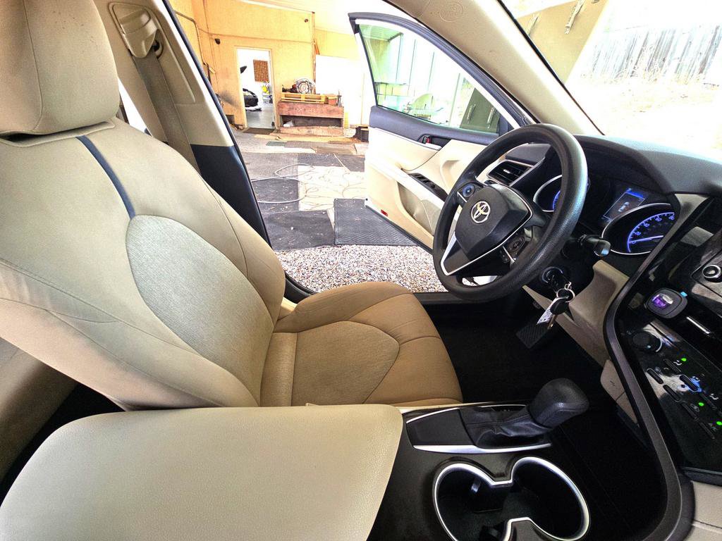Used 2021 Toyota Camry LE image 23