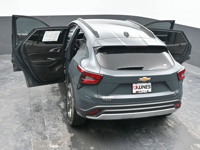 Used 2025 Chevrolet Trax LT image 62