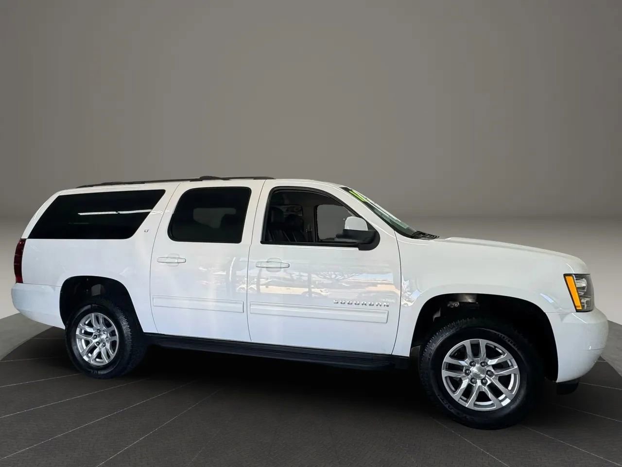 Used 2012 Chevrolet Suburban LT image 13