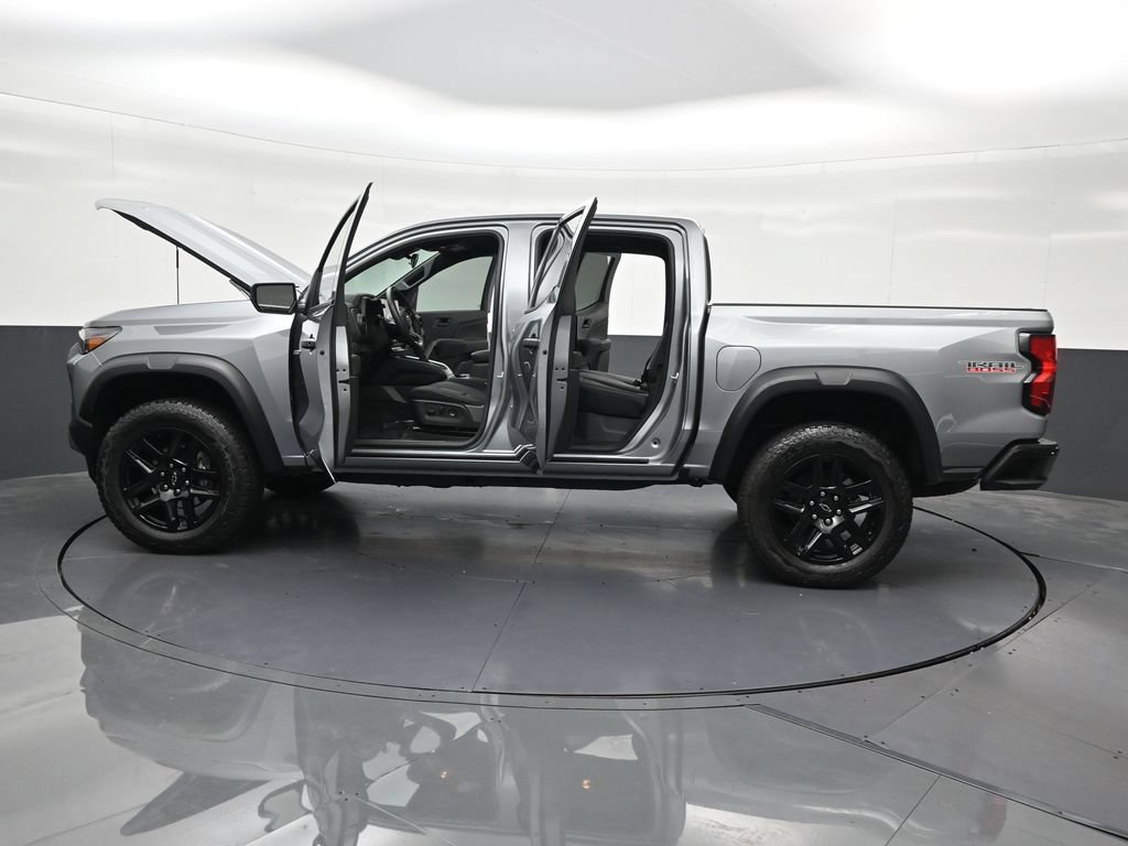 Used 2025 Chevrolet Colorado Trail Boss AWD/4WD image 34