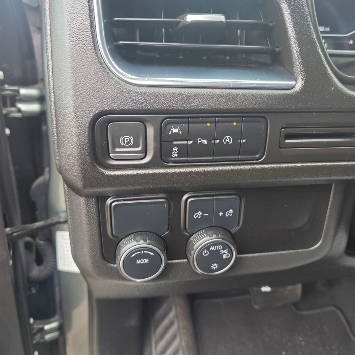 Used 2023 Chevrolet Suburban Premier RWD image 23