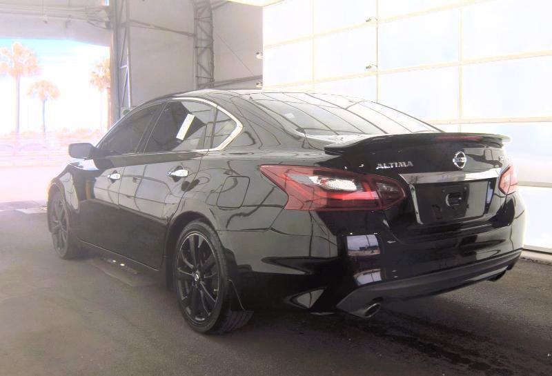 Used 2017 Nissan Altima 2.5 SR w/ Midnight Edition Package FWD image 5