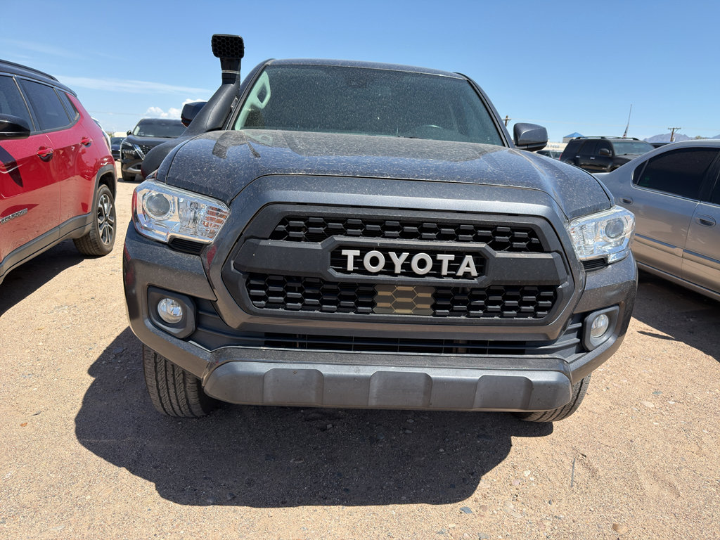 Used 2021 Toyota Tacoma SR5 AWD/4WD image 2