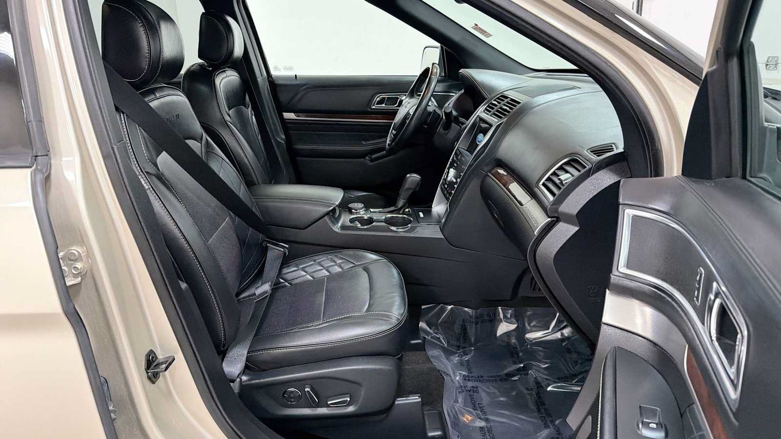 Used 2017 Ford Explorer Platinum AWD/4WD image 31