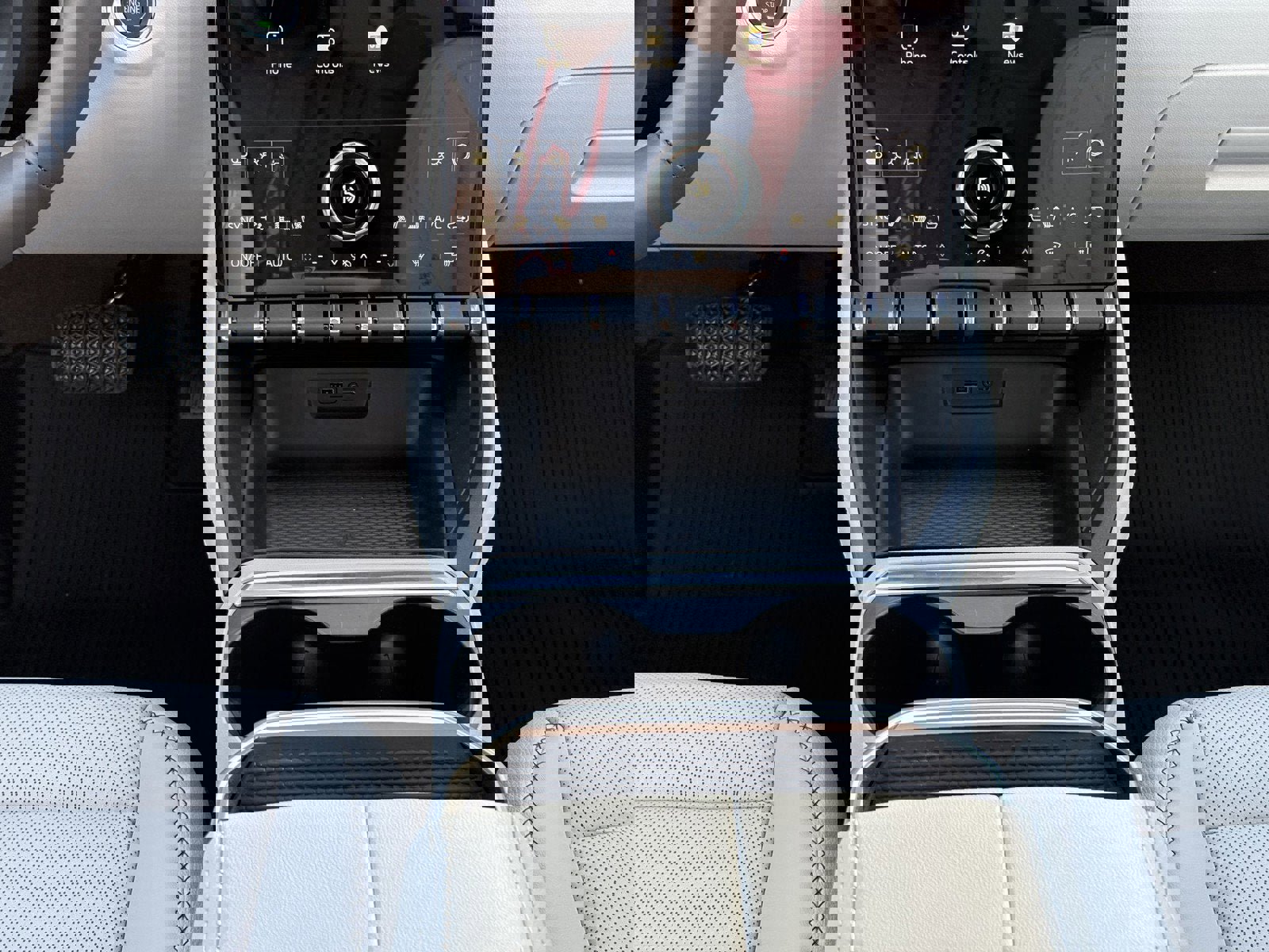 New 2026 GMC Terrain Denali w/ LPO, Floor Liner Package image 18