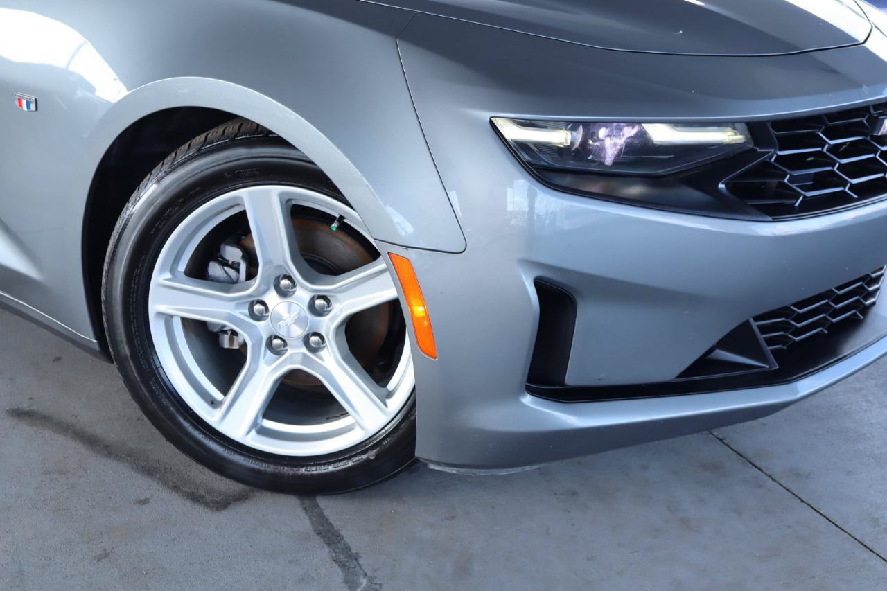 Used 2019 Chevrolet Camaro LT w/ Technology Package RWD image 4