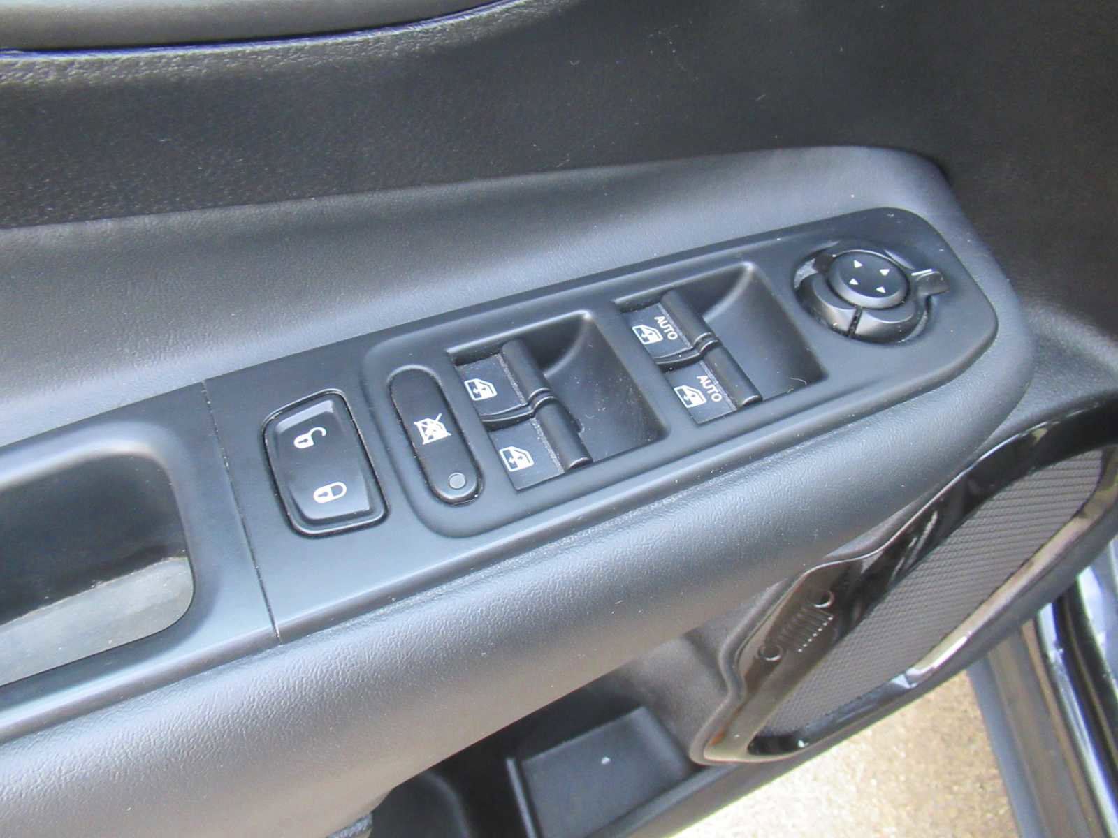 Used 2016 Jeep Renegade Latitude image 18