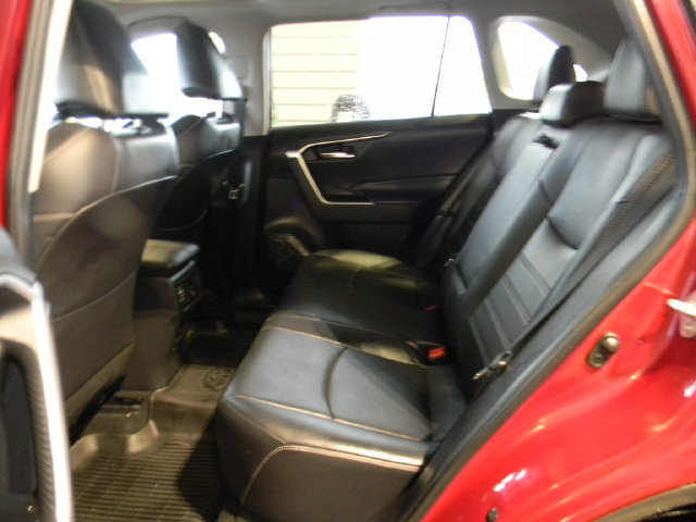 Used 2020 Toyota RAV4 XLE Premium AWD/4WD image 18
