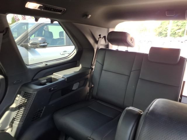 Used 2025 Toyota Sequoia Platinum AWD/4WD image 8