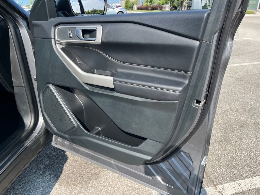Used 2023 Ford Explorer XLT w/ Equipment Group 202A image 12