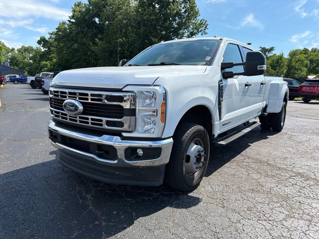 Used 2024 Ford F350 XLT AWD/4WD image 2
