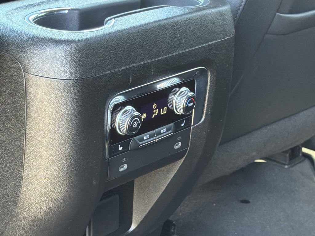 Used 2023 GMC Yukon XL SLT w/ SLT Premium Package AWD/4WD image 27