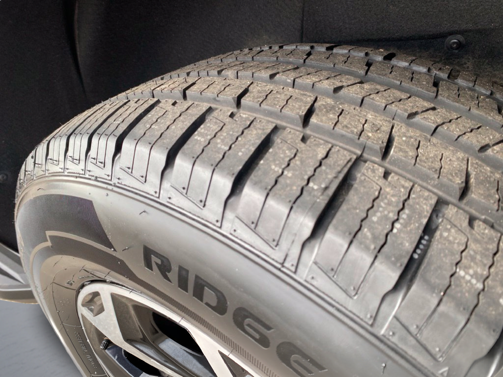 Used 2025 GMC Yukon XL AT4 w/ LPO, Floor Liner Package AWD/4WD image 39
