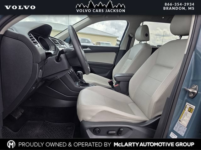 Used 2021 Volkswagen Tiguan SE w/ Panoramic Sunroof Package FWD image 13