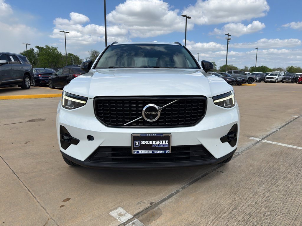 Used 2023 Volvo XC40 B4 Ultimate FWD image 2