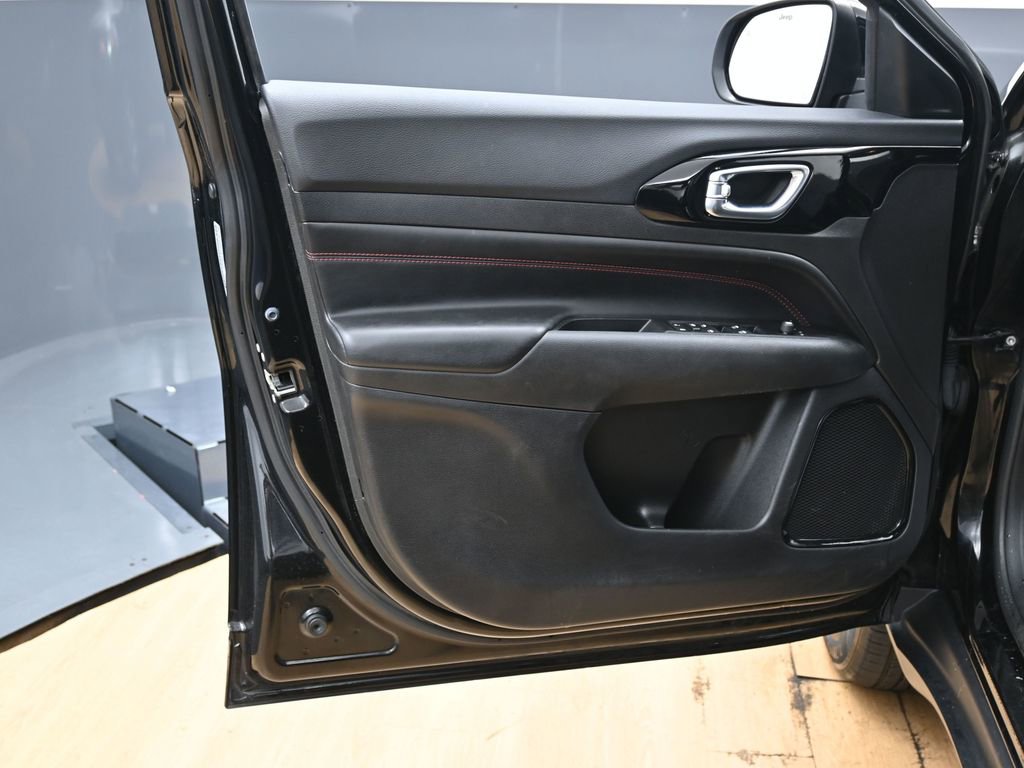 Used 2022 Jeep Compass Trailhawk image 48