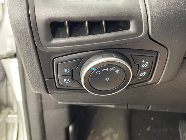 Used 2016 Ford Focus SE w/ Equipment Group 201A FWD image 11