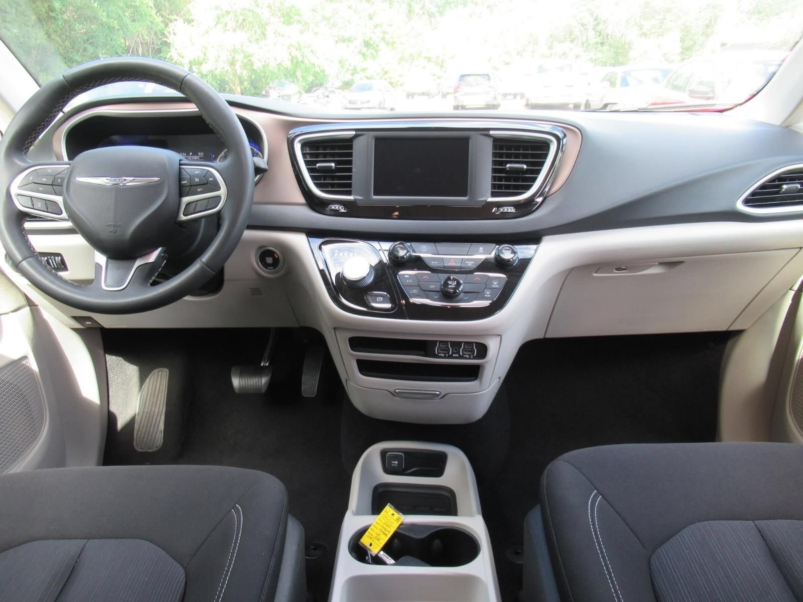Certified 2022 Chrysler Voyager LX FWD image 12