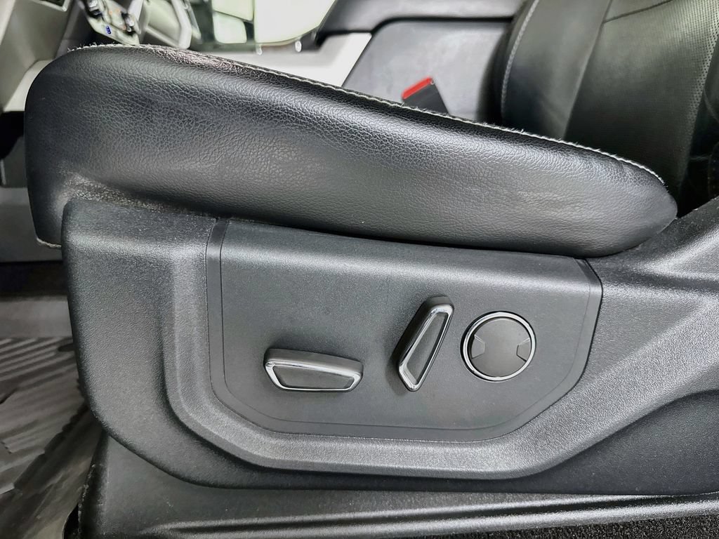 Used 2019 Ford F350 Lariat w/ Lariat Value Package AWD/4WD image 18