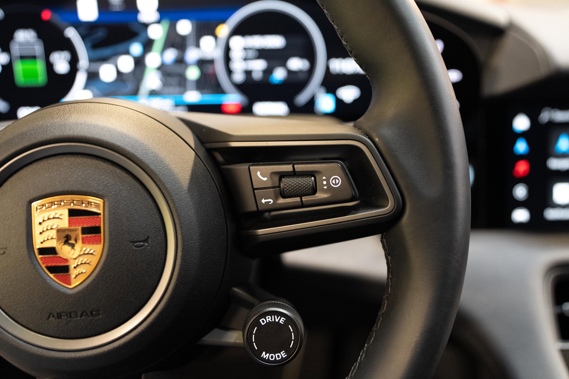 Used 2025 Porsche Taycan RWD image 98