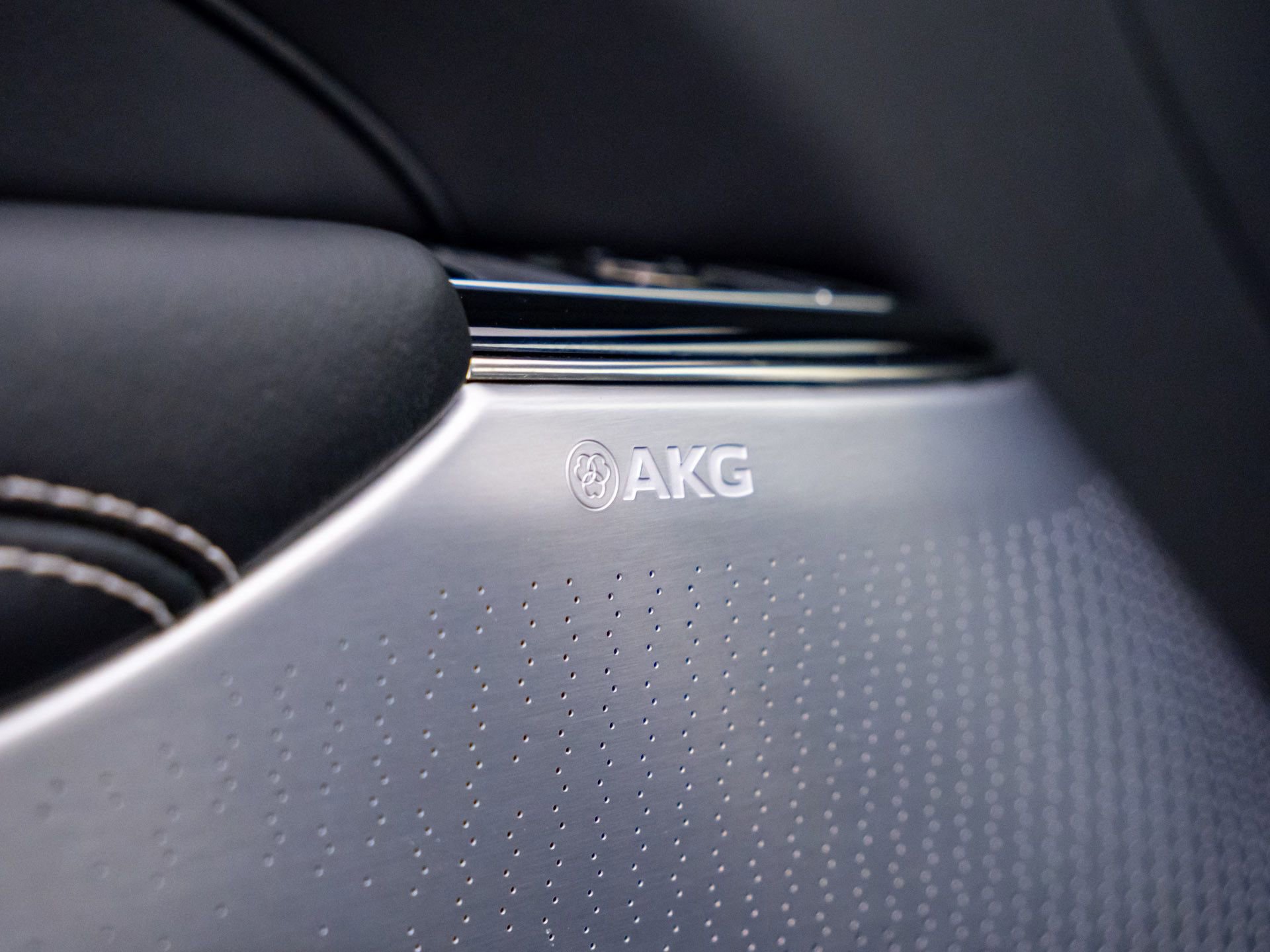 Used 2025 Cadillac Lyriq Luxury w/ LPO, Floor Liner Package image 18