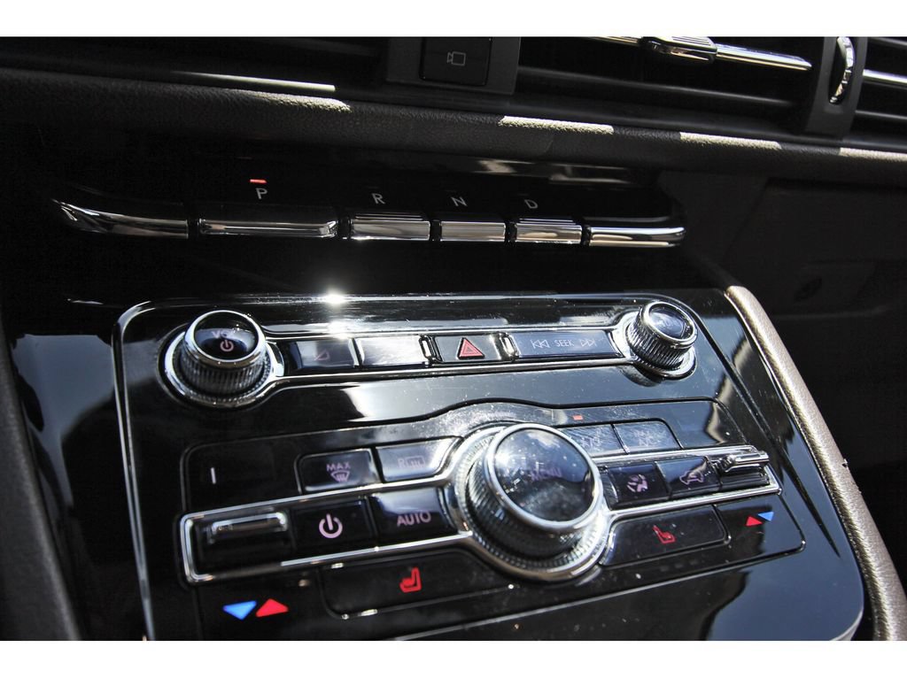 Used 2020 Lincoln Corsair FWD w/ Premium Package image 24