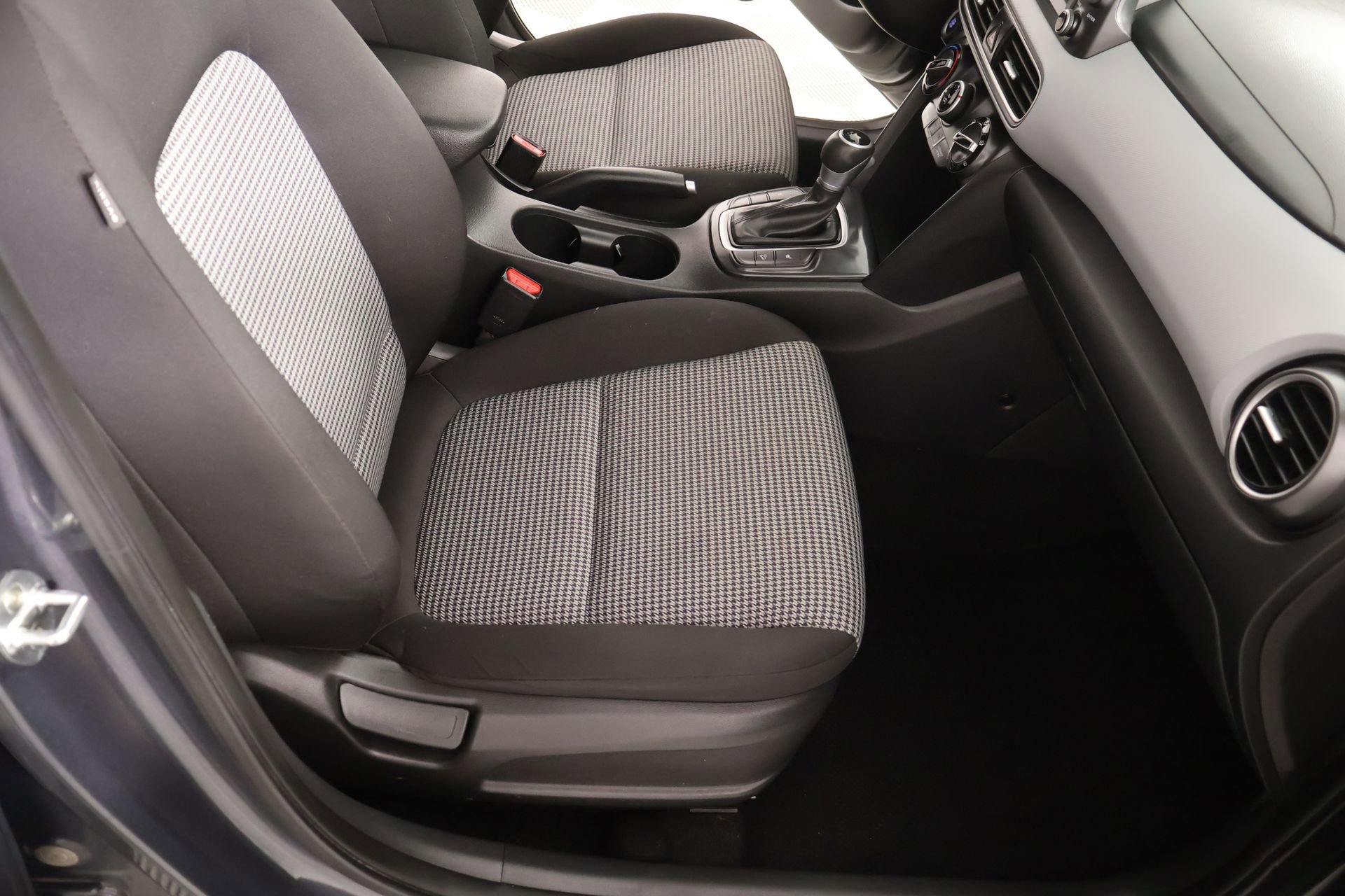 Used 2021 Hyundai Kona SEL FWD image 12