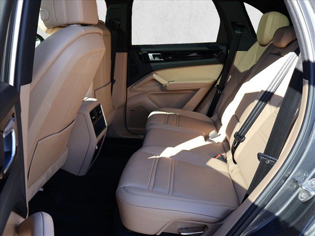 Used 2020 Porsche Cayenne AWD/4WD image 23