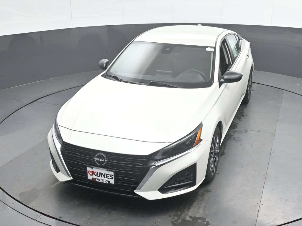 Used 2024 Nissan Altima 2.5 SV FWD image 34