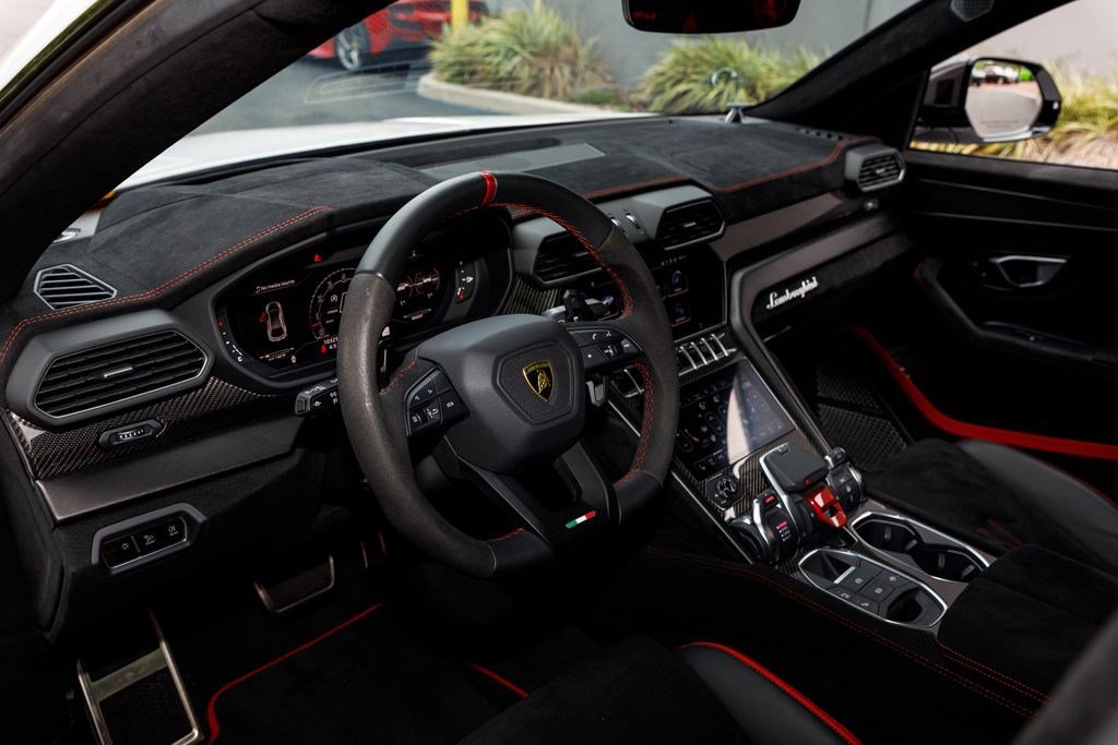 Used 2024 Lamborghini Urus Performante image 31