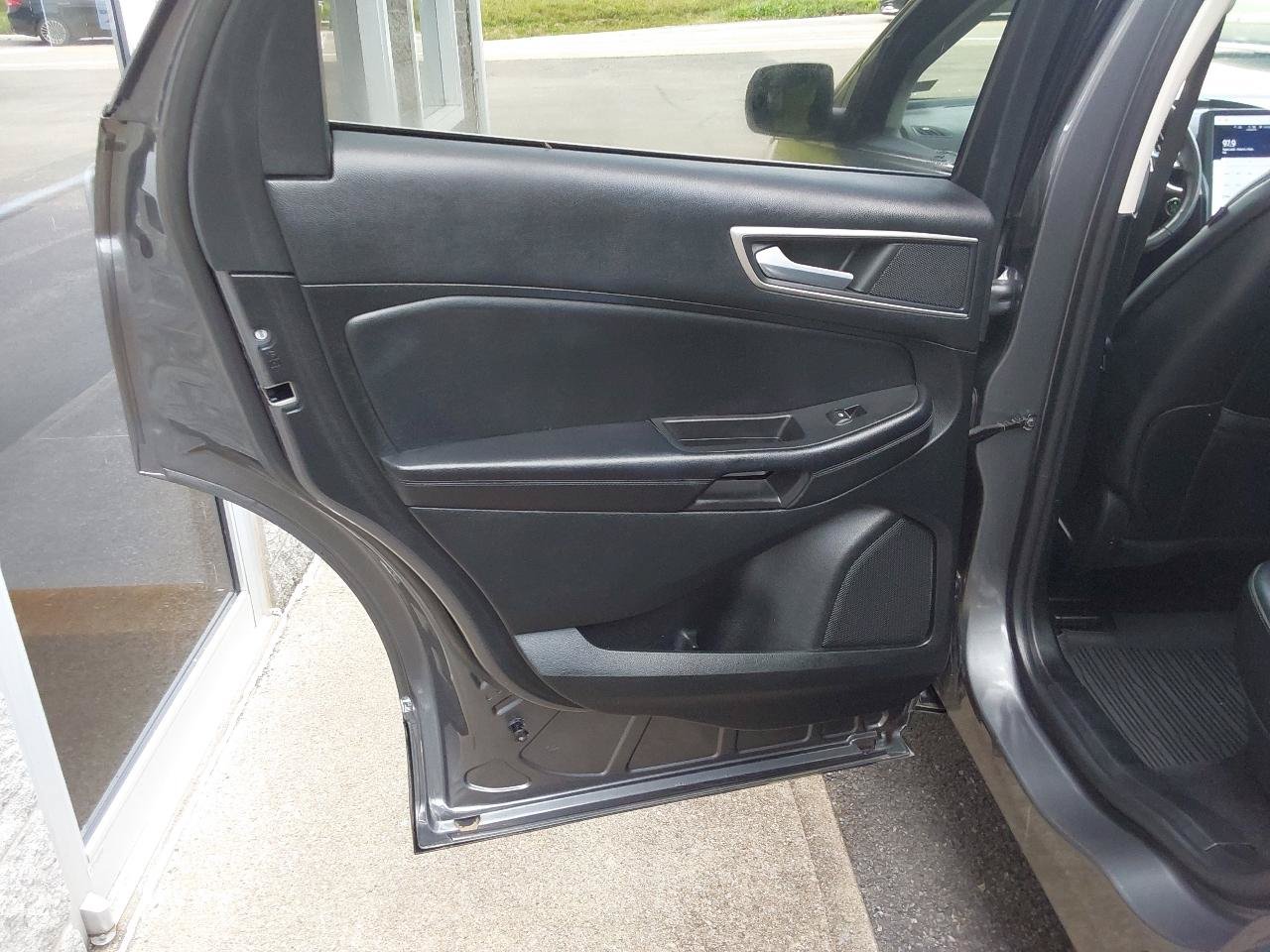 Used 2022 Ford Edge SEL w/ Convenience Package AWD/4WD image 22