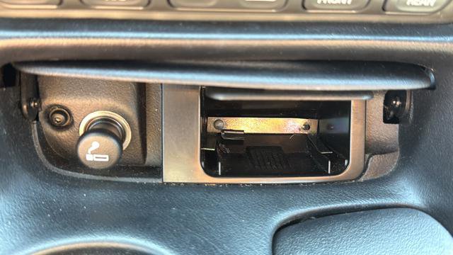 Used 2001 Chevrolet Corvette Convertible w/ Preferred Equipment Group2 image 25