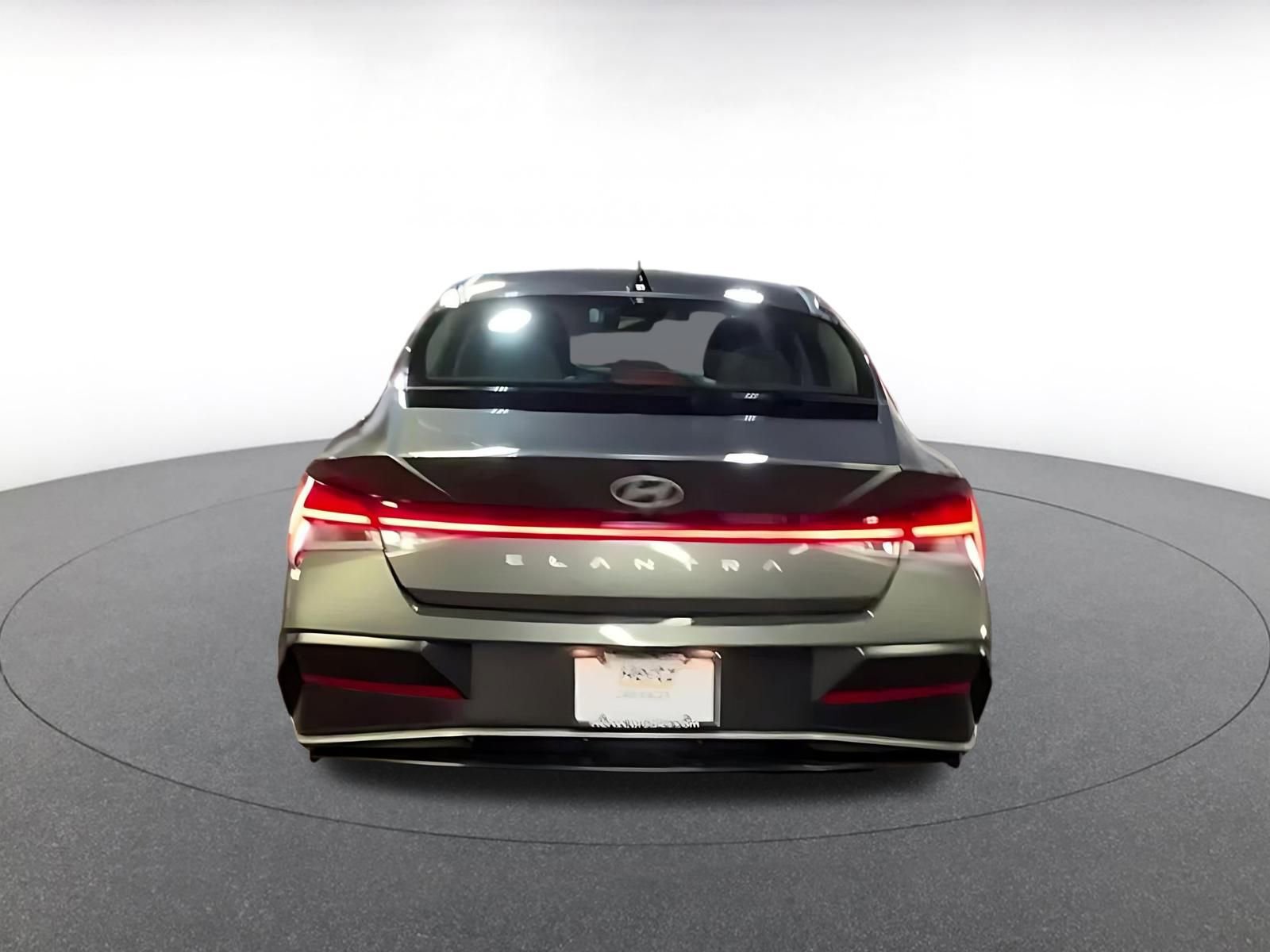 Used 2025 Hyundai Elantra SEL image 12