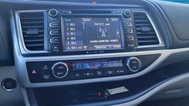 Used 2019 Toyota Highlander Limited AWD image 29