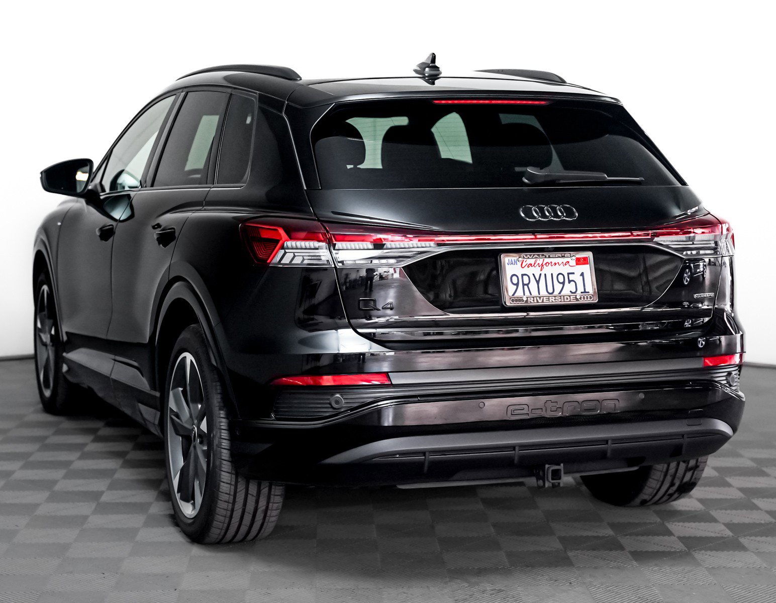 Used 2024 Audi Q4 e-tron Premium Plus image 2