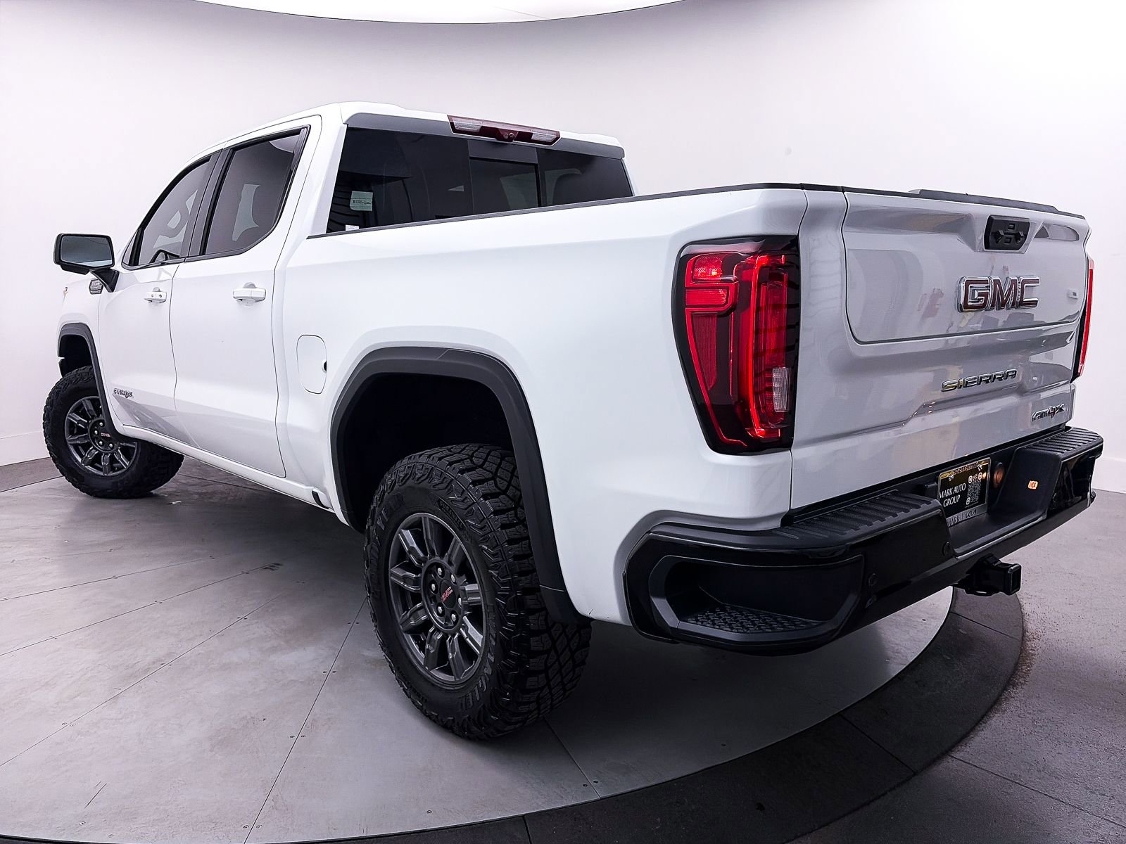 Used 2025 GMC Sierra 1500 AT4X image 2