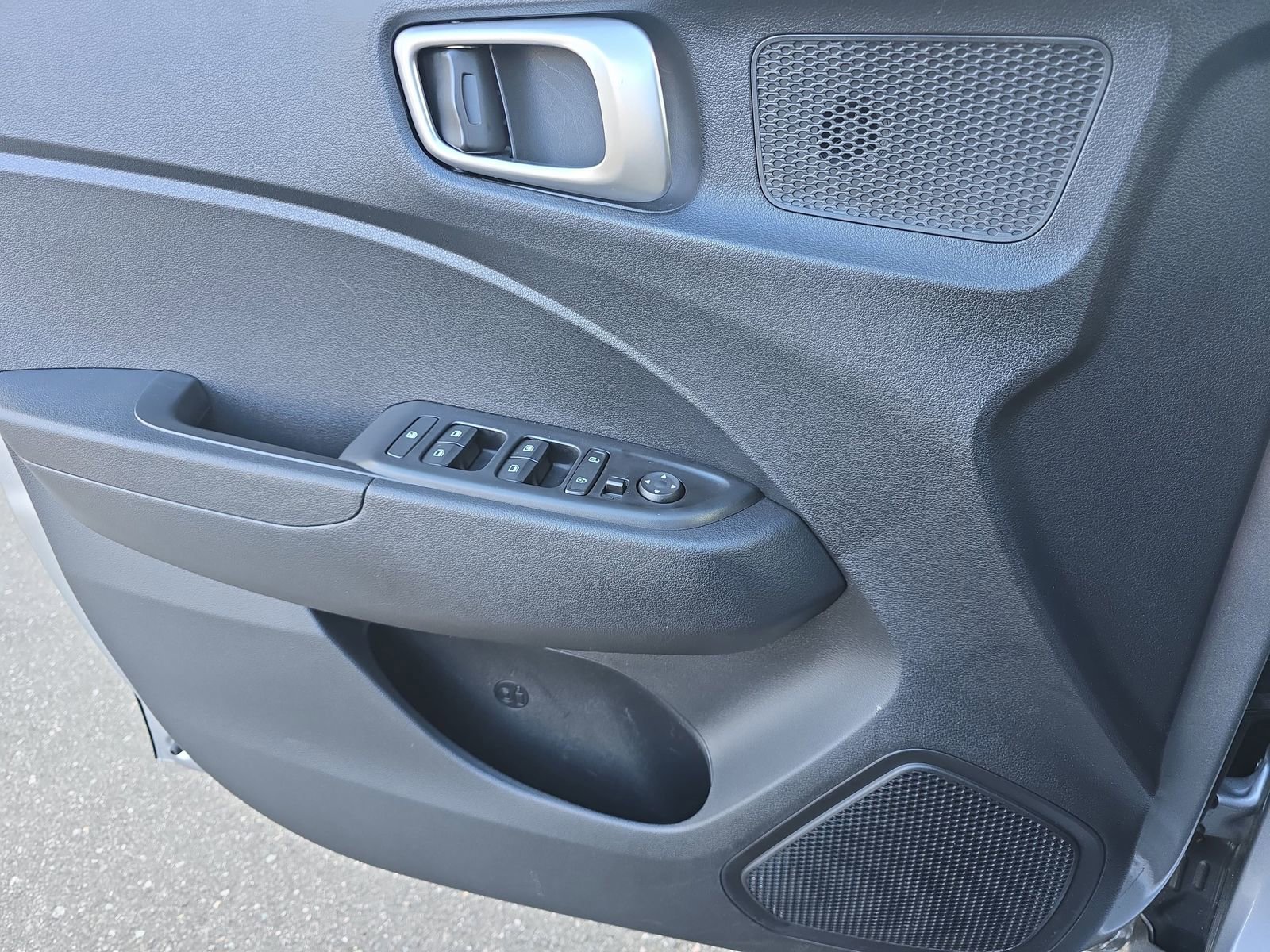 Used 2024 Hyundai Venue SE image 32