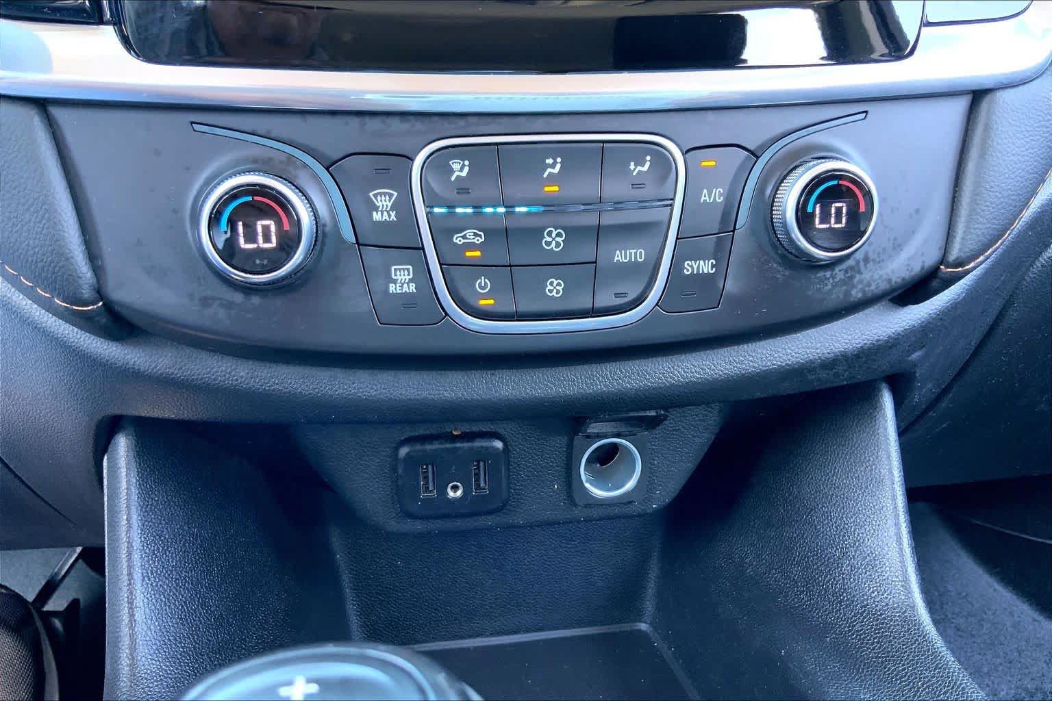 Used 2020 Chevrolet Traverse LS FWD image 32