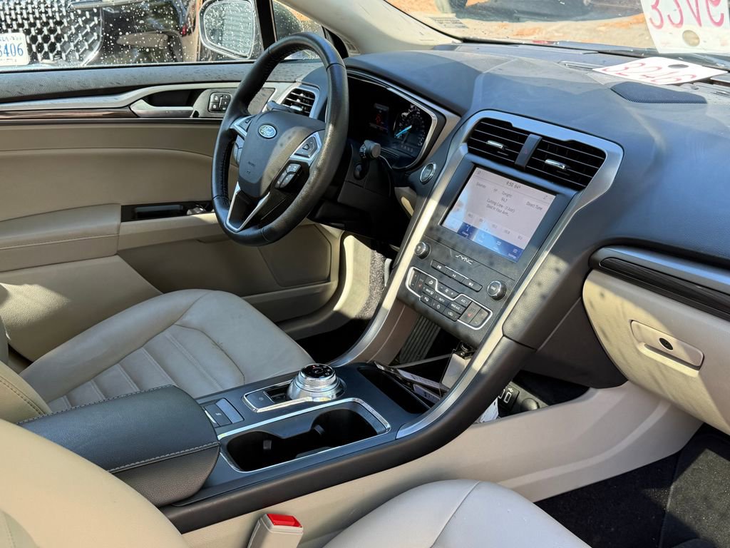 Used 2020 Ford Fusion SEL FWD image 12