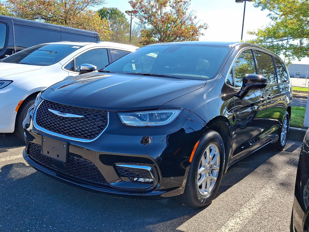 New 2026 Chrysler Pacifica Select image 1