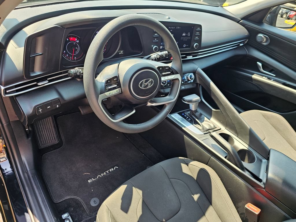 Used 2023 Hyundai Elantra SEL FWD image 19
