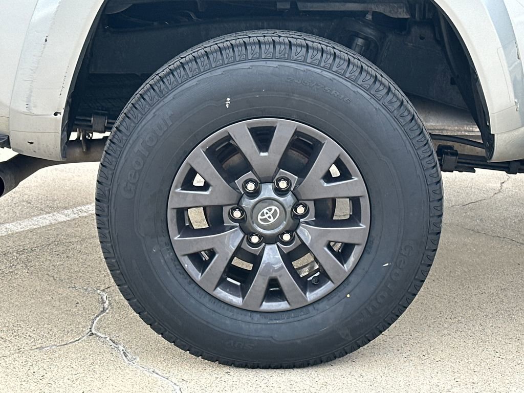 Used 2023 Toyota Tacoma SR5 AWD/4WD image 7