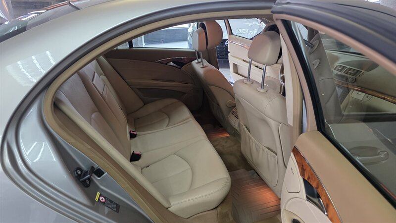 Used 2008 Mercedes-Benz E 350 4MATIC Sedan image 21