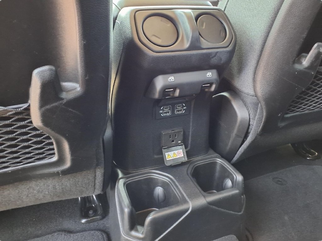 Used 2025 Jeep Wrangler Unlimited Rubicon AWD/4WD image 23