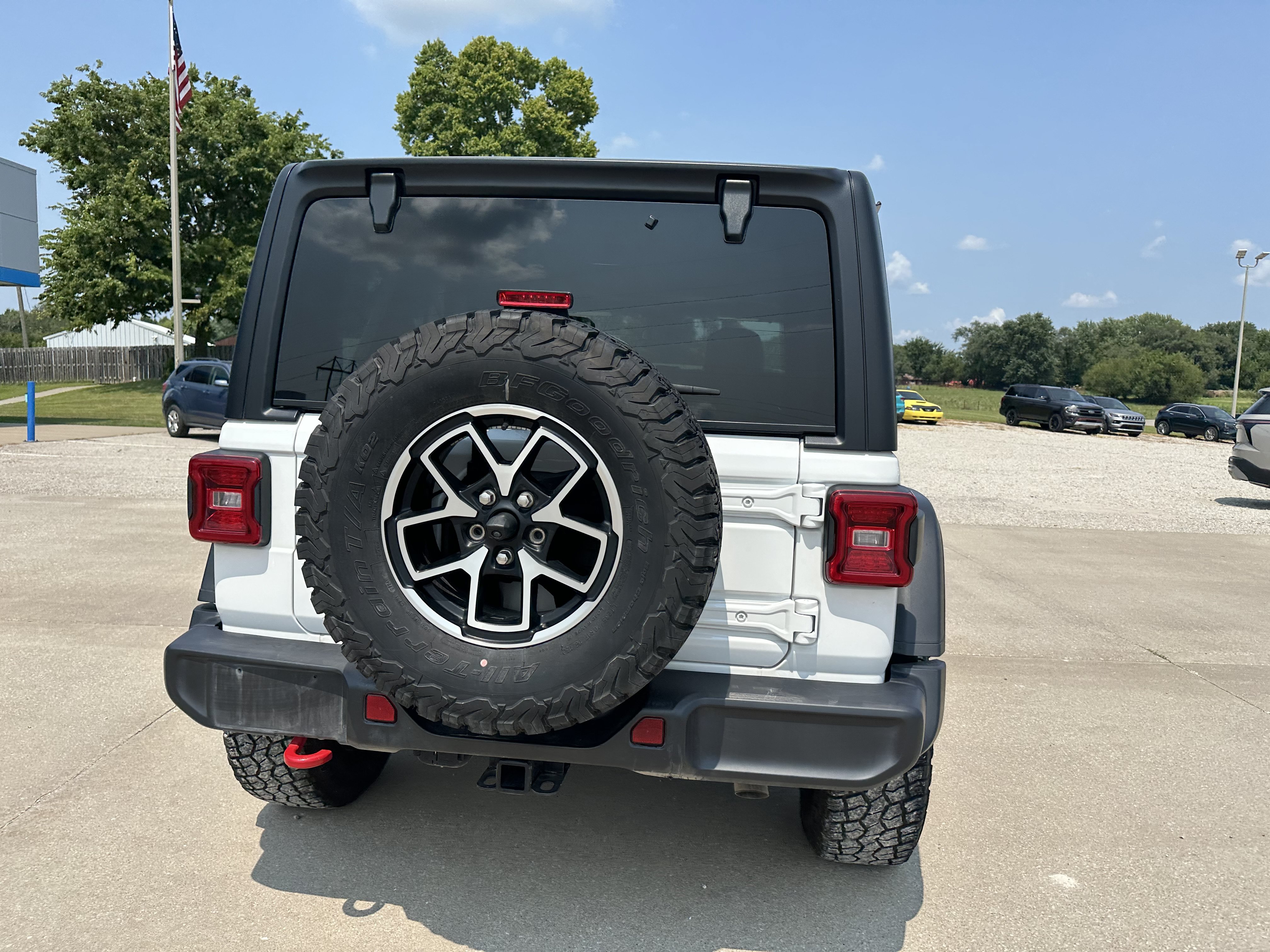 Used 2024 Jeep Wrangler Unlimited Rubicon AWD/4WD image 6