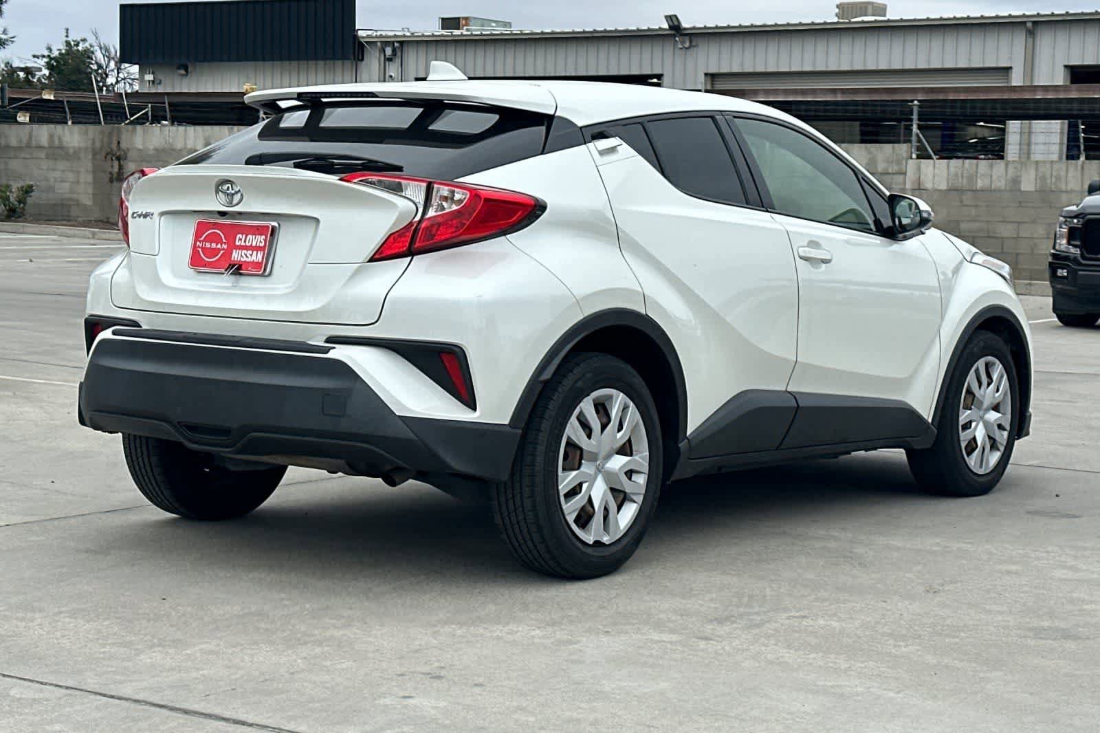 Used 2019 Toyota C-HR LE FWD image 3
