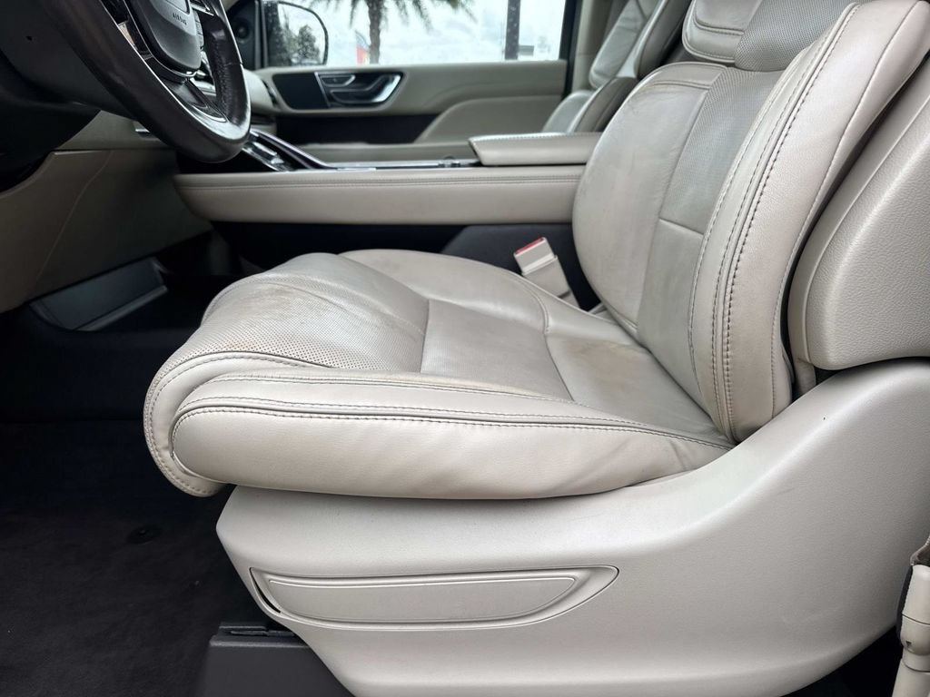 Used 2019 Lincoln Navigator Select RWD image 17