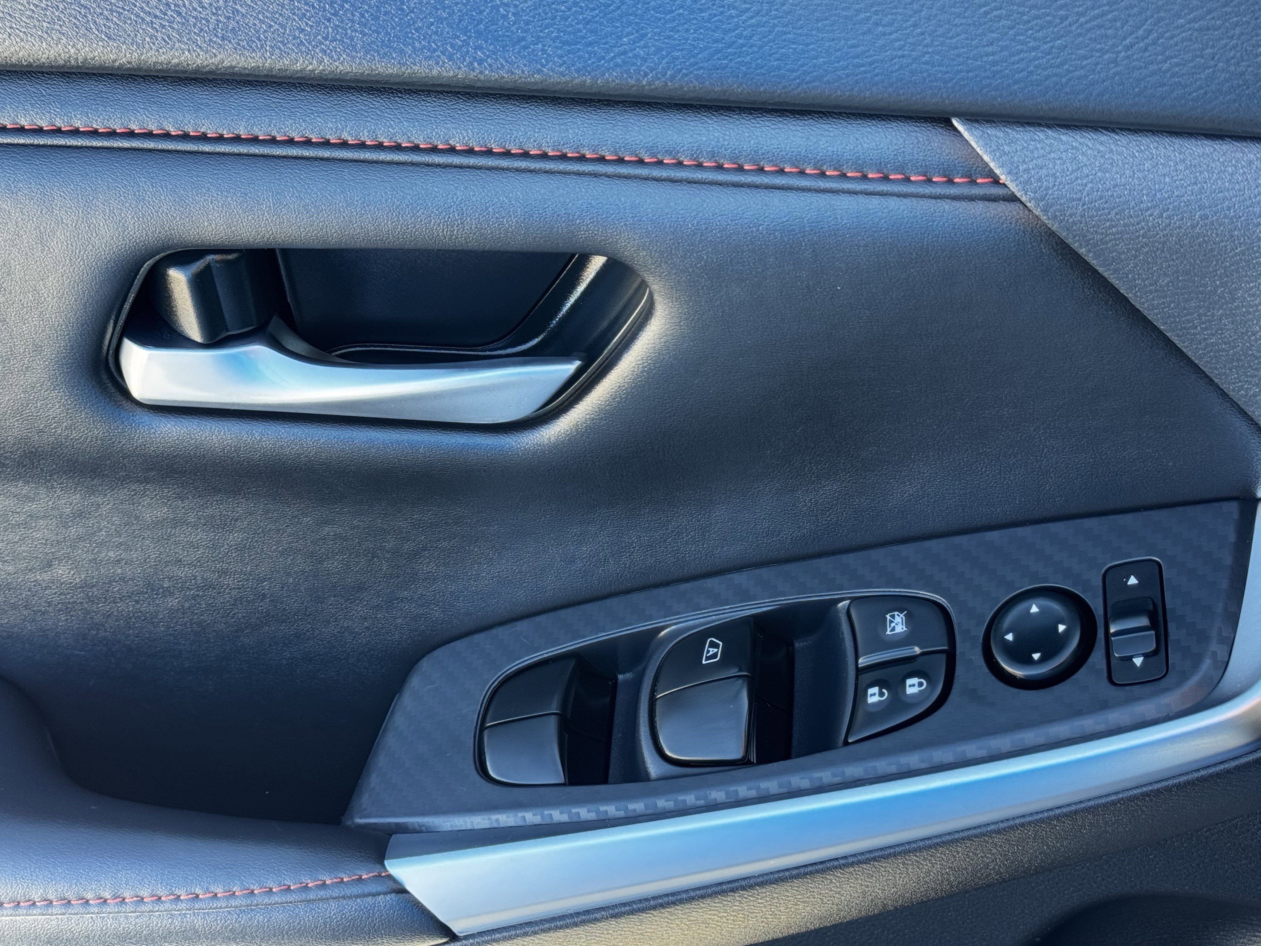 Used 2025 Nissan Sentra SR w/ SR Premium Package image 28