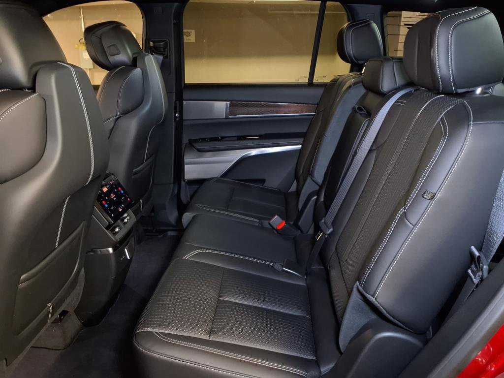 New 2026 Cadillac Vistiq Luxury image 11